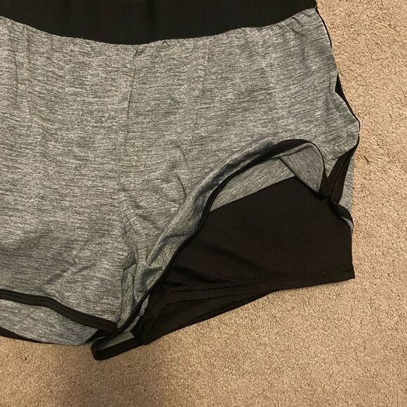 Women’s Dansko exercise shorts - Picture 2 of 6